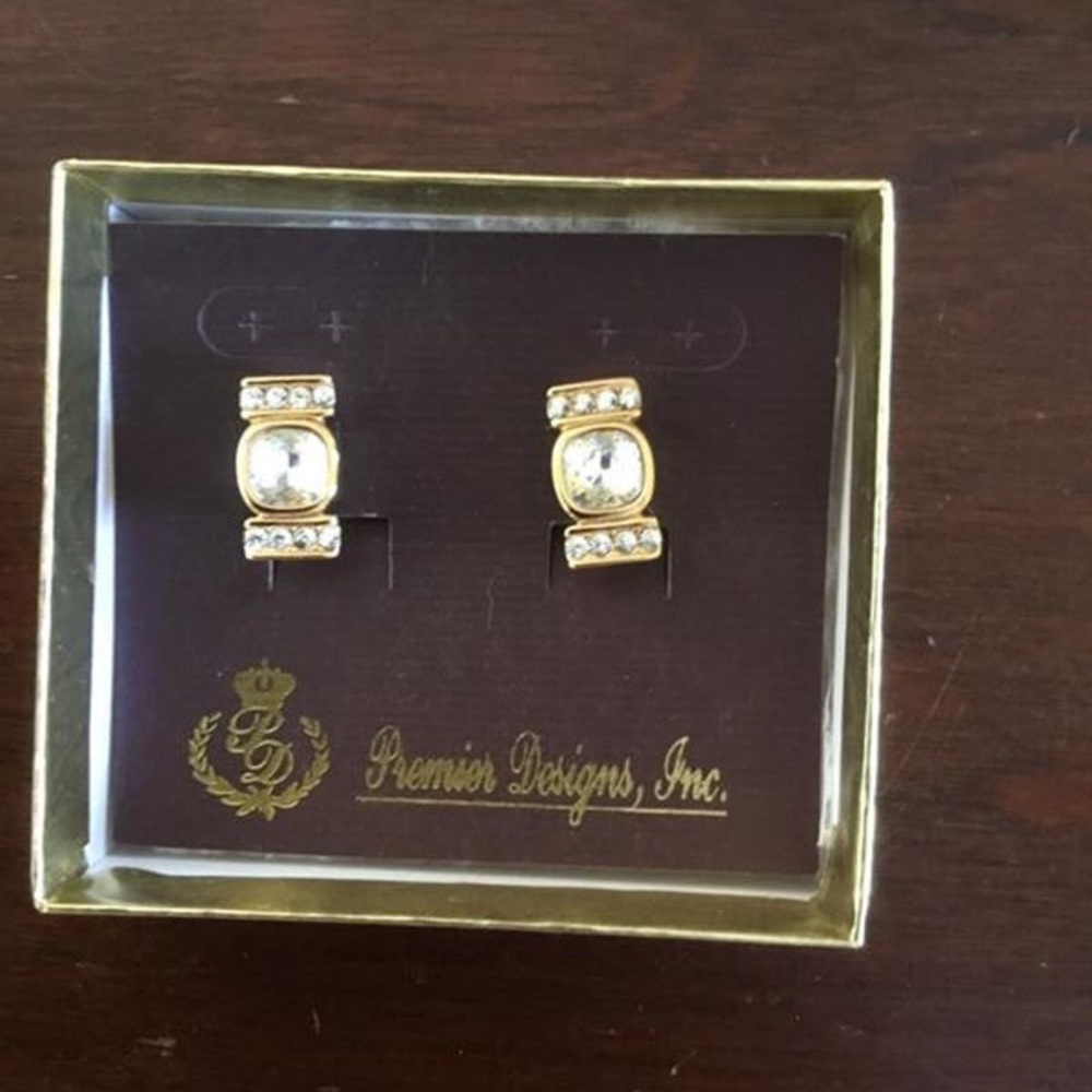 “Stunning” Gold Clip-On Earrings (Costume Jewelry)